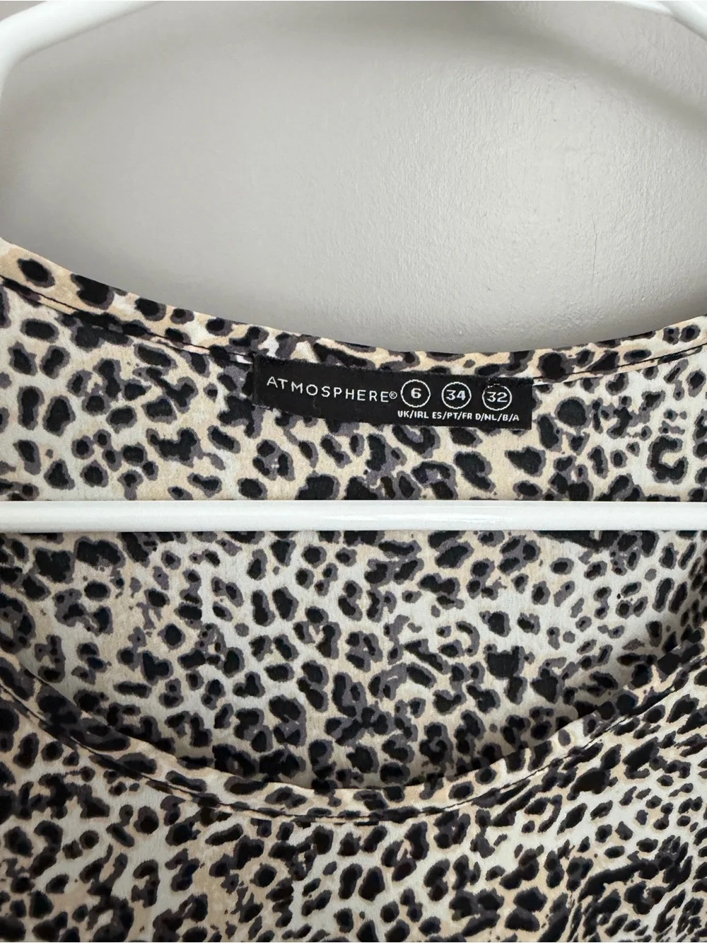Atmosphere bold leopard